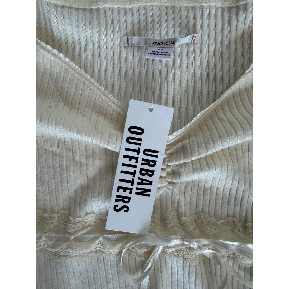 Kimchi Blue Urban Outfitters Top Womens S Ivory Lace Ribbon Peplum Ribbed NEW - Picture 3 of 9